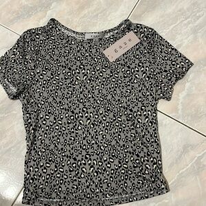 leopard tee size xs